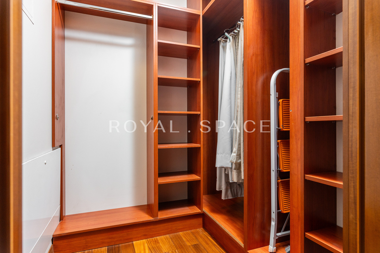 Luxurious 4-bedroom apartment next to Old Town!