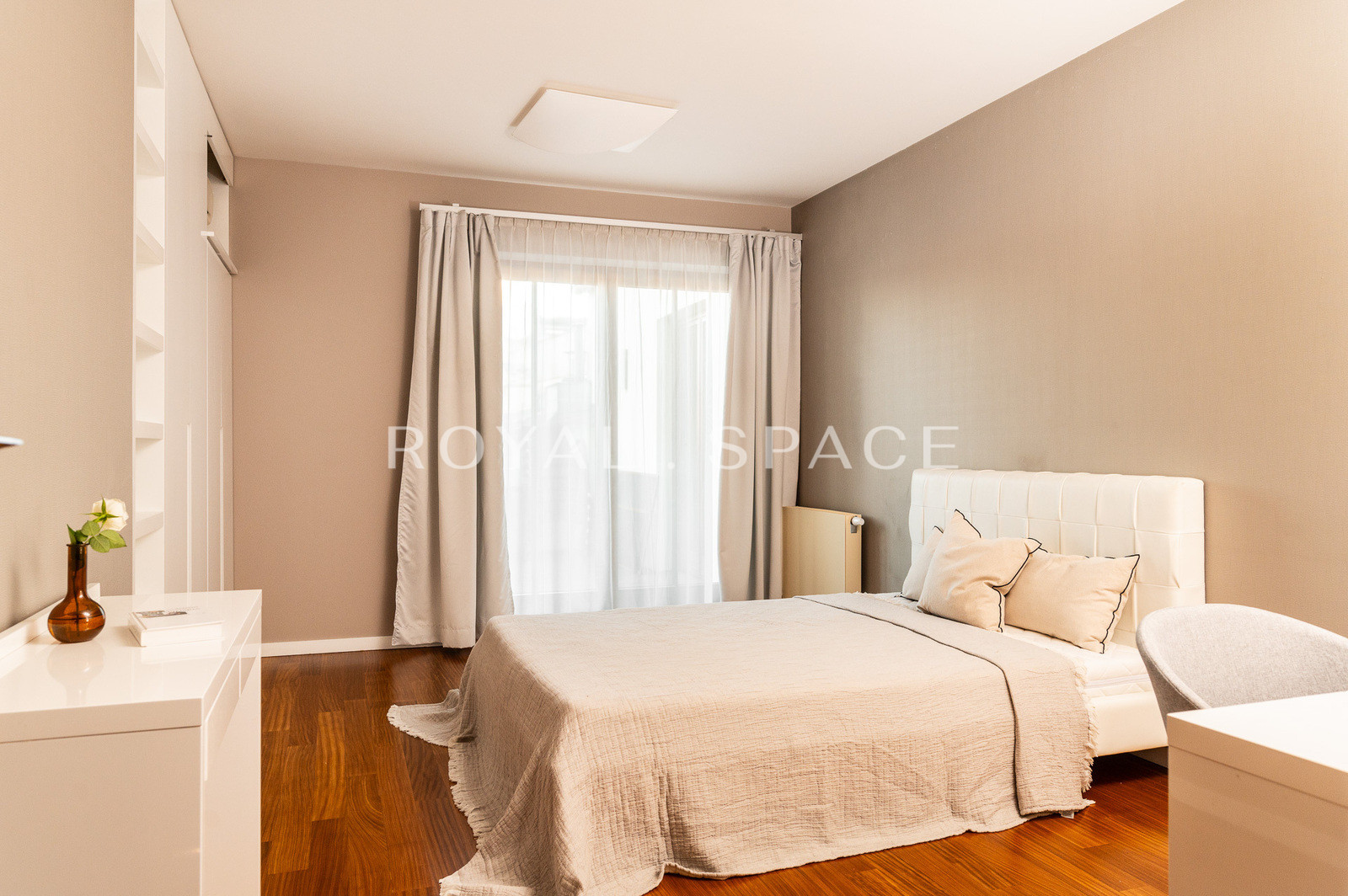 Luxurious 4-bedroom apartment next to Old Town!