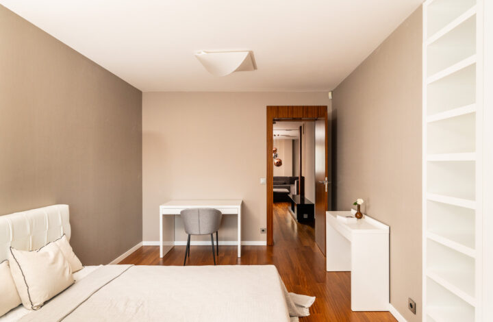 Luxurious 4-bedroom apartment next to Old Town!