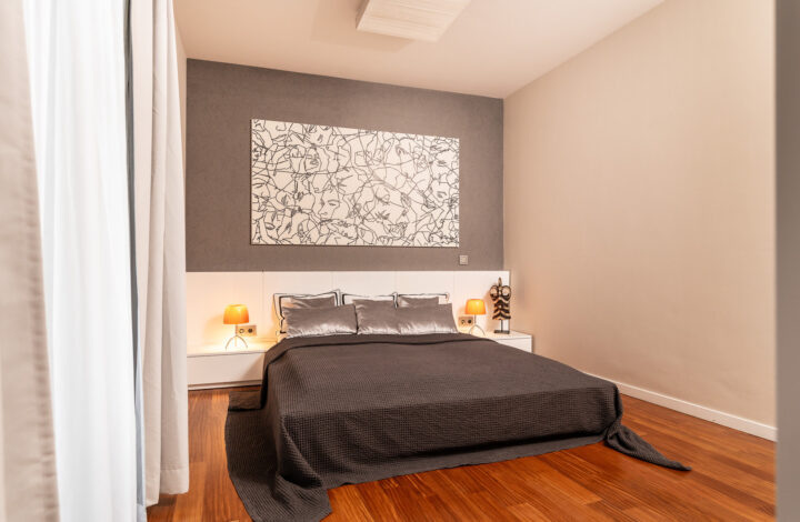 Luxurious 4-bedroom apartment next to Old Town!