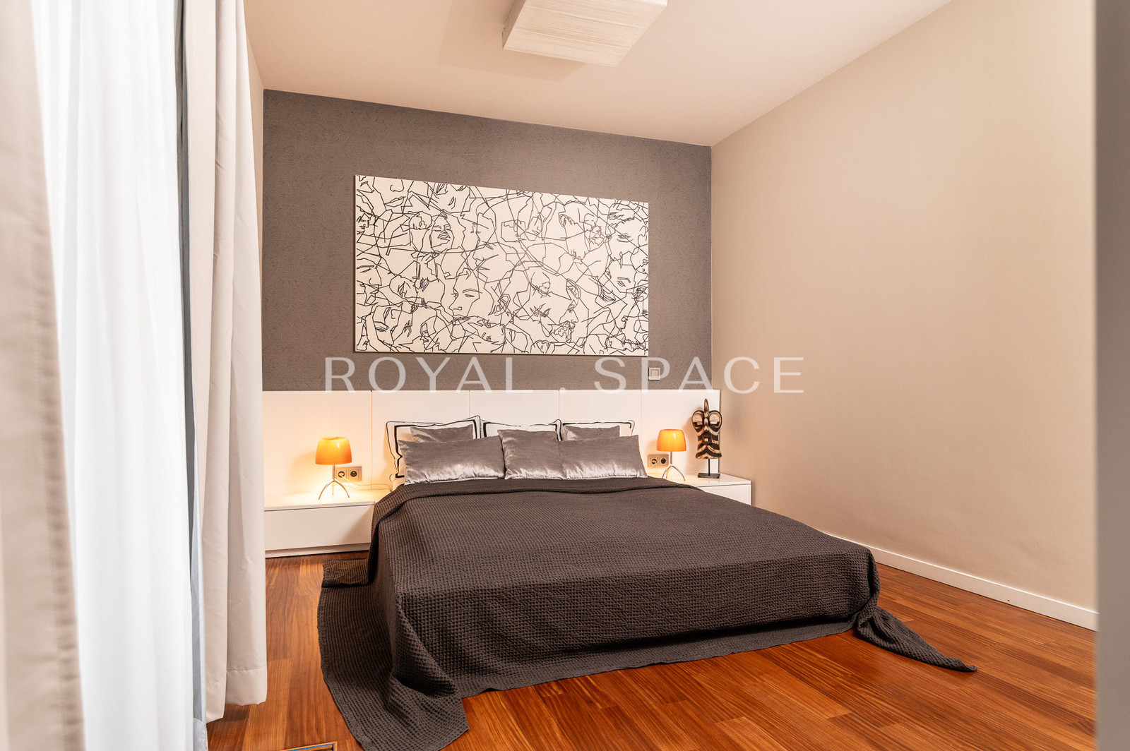 Luxurious 4-bedroom apartment next to Old Town!