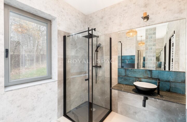 Просторий будинок із панорамним видом на місто