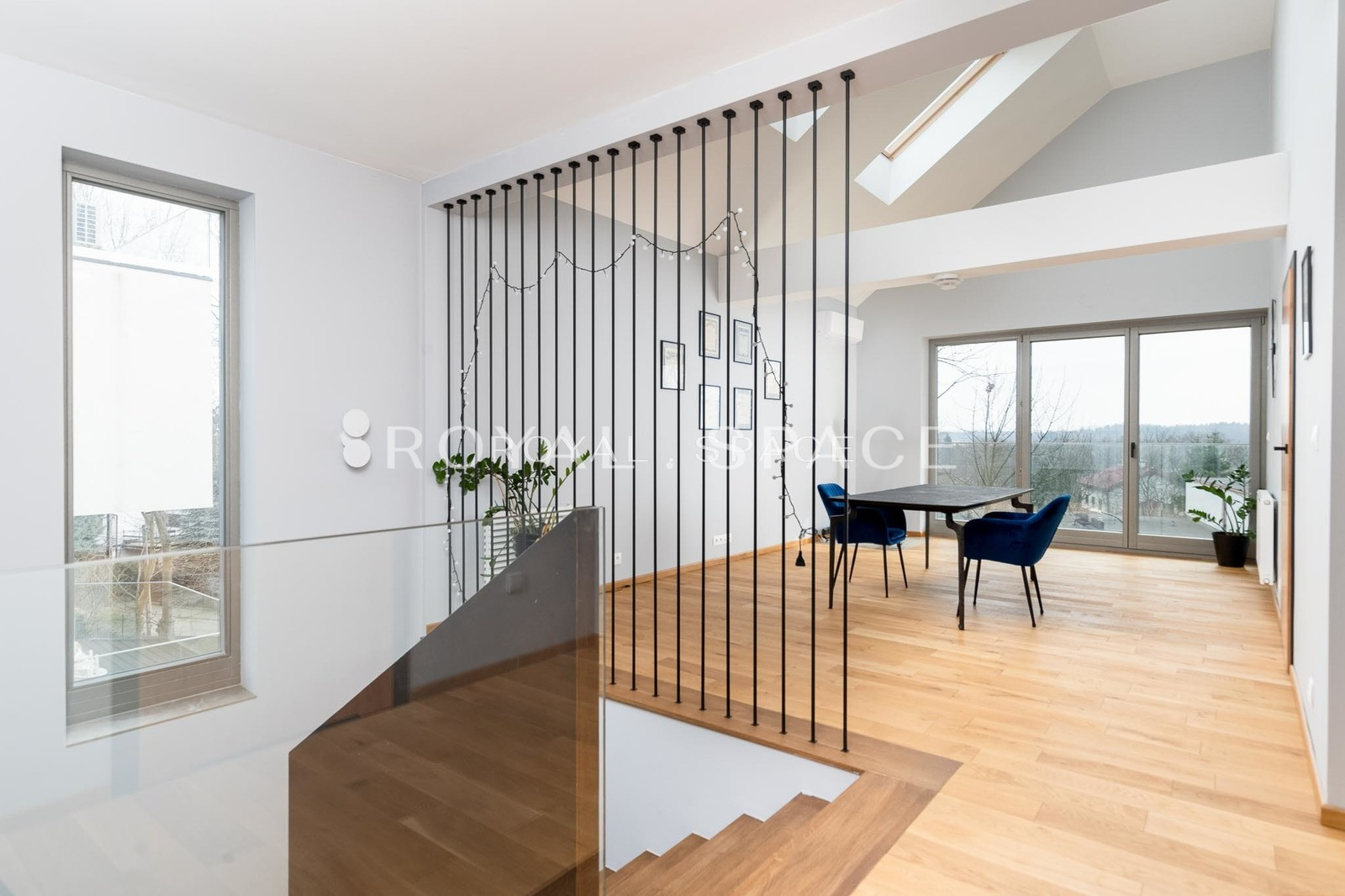 Просторий будинок із панорамним видом на місто