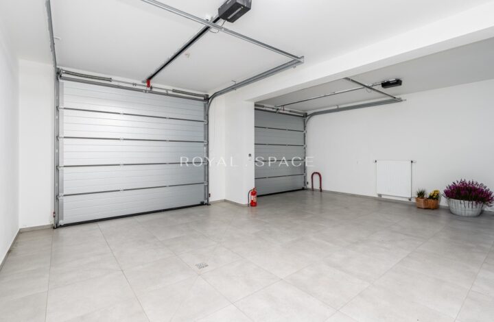 Просторий будинок із панорамним видом на місто