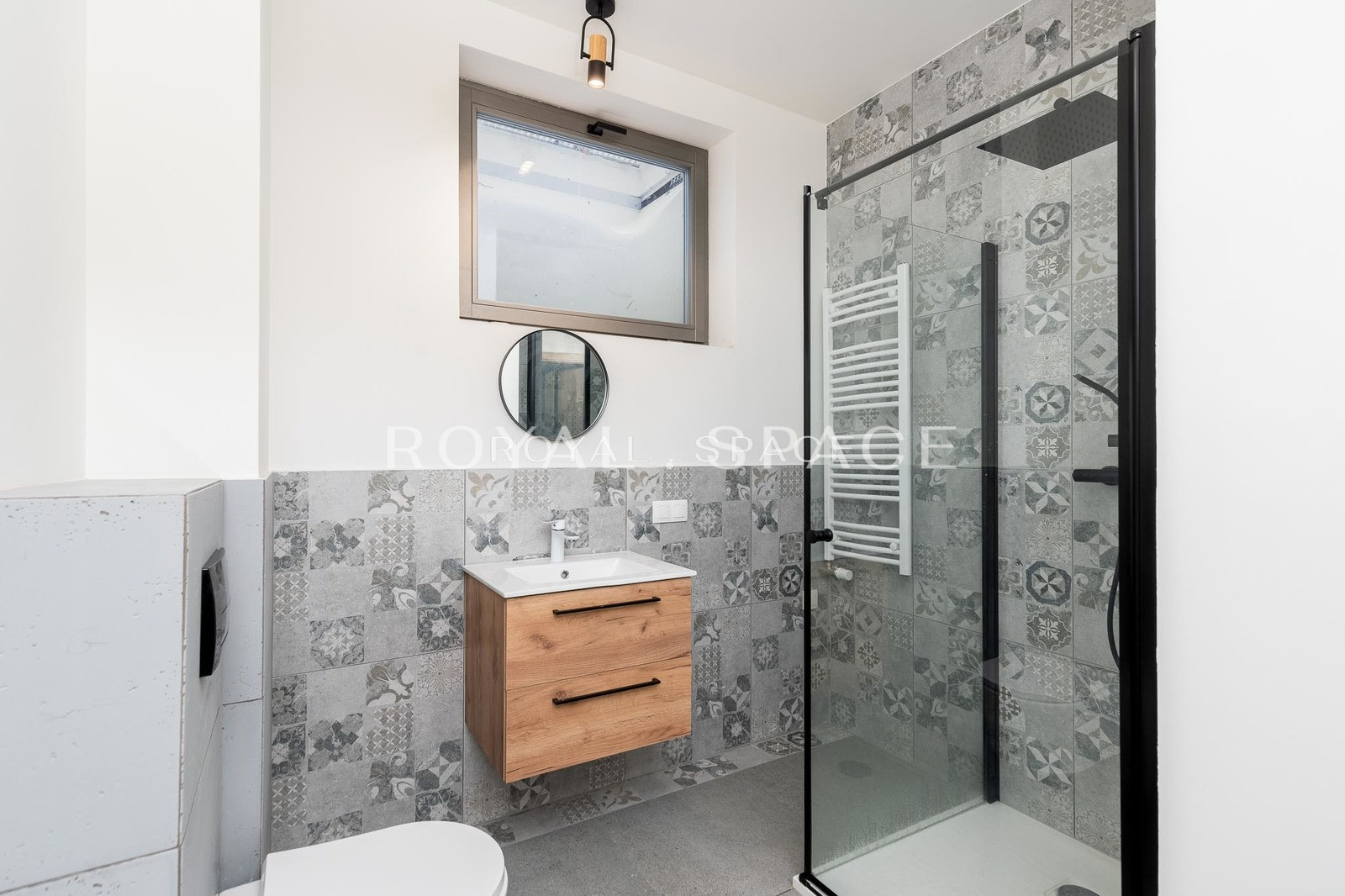 Просторий будинок із панорамним видом на місто