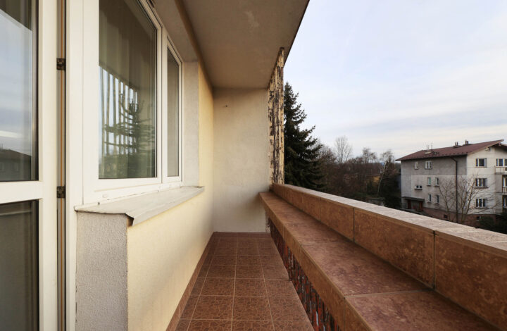 Jasne mieszkanie w zielonej okolicy z loggią!