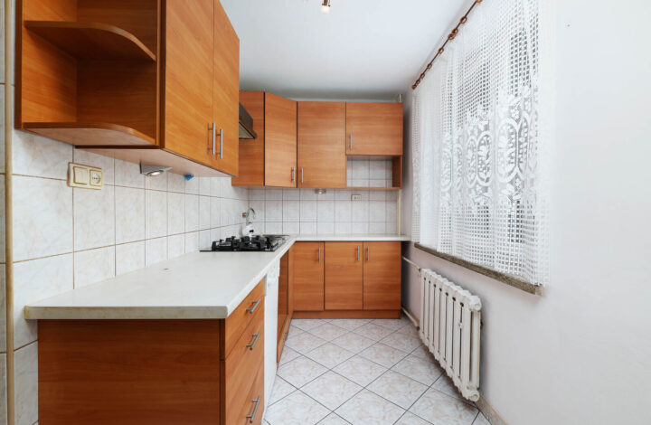 Cozy Apartment with Balcony and Garage!