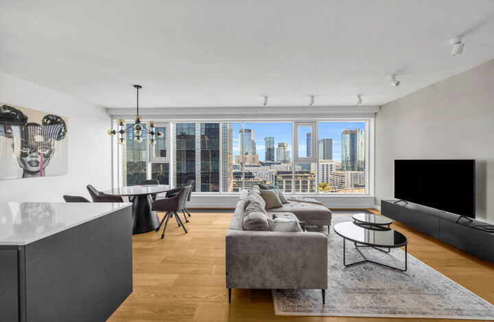 Квартира з терасою на 20-му поверсі!