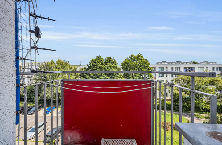 Bright Flat by the Park and Metro Station!