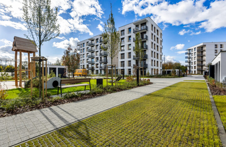 Modern 1-Bedroom Apartment with Balcony