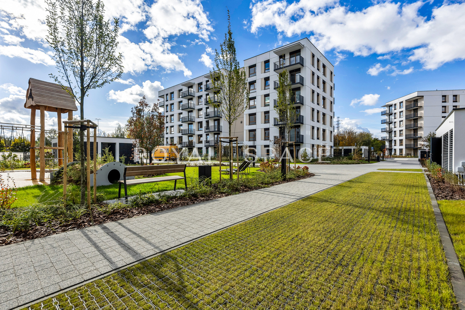 Modern 1-Bedroom Apartment with Balcony