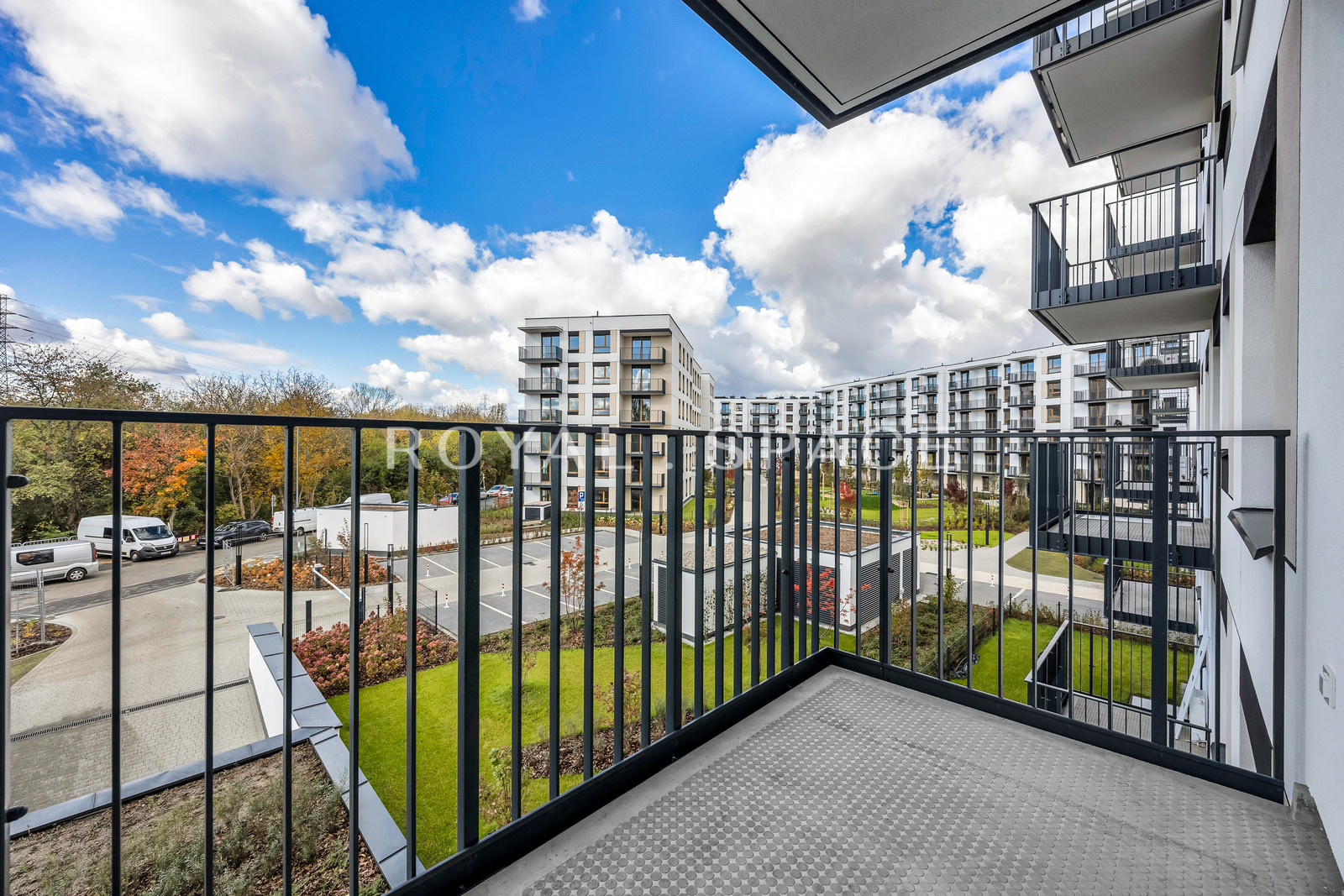 Modern 1-Bedroom Apartment with Balcony