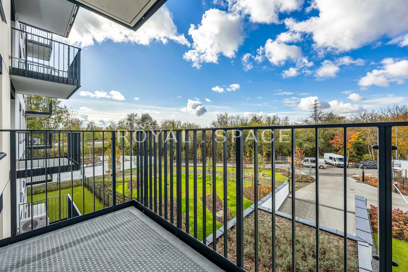Modern 1-Bedroom Apartment with Balcony