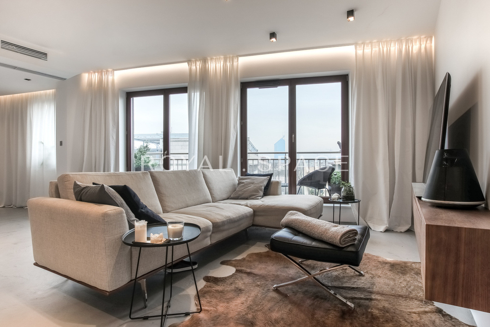 Стильна квартира на останньому поверсі!