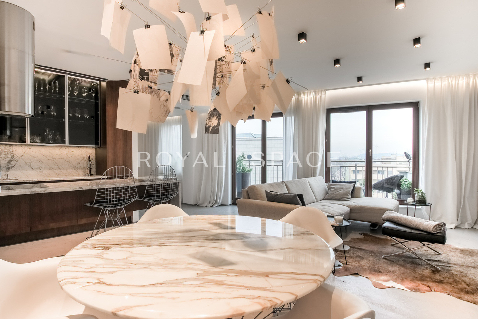 Стильна квартира на останньому поверсі!