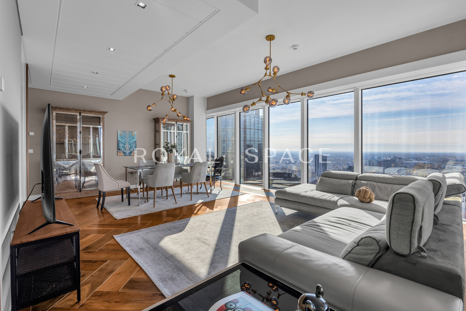 Prestigious High-Floor Apartment | Złota 44