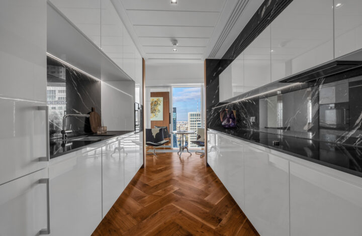 Prestigious High-Floor Apartment | Złota 44