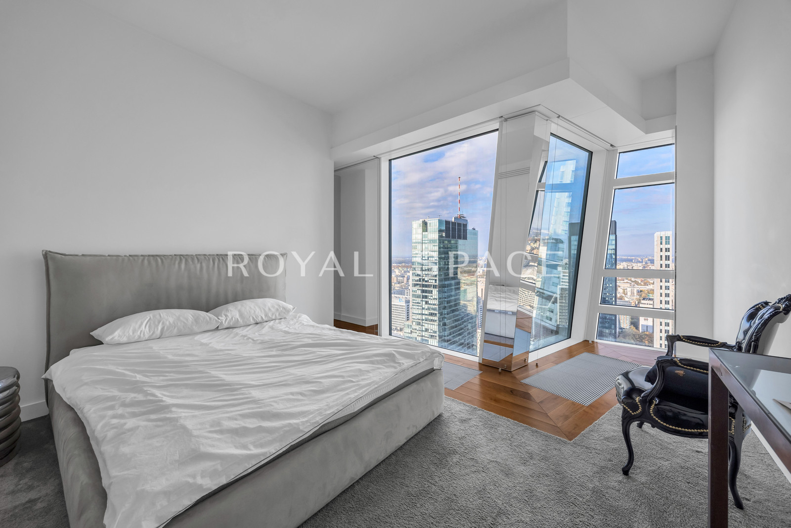 Prestigious High-Floor Apartment | Złota 44