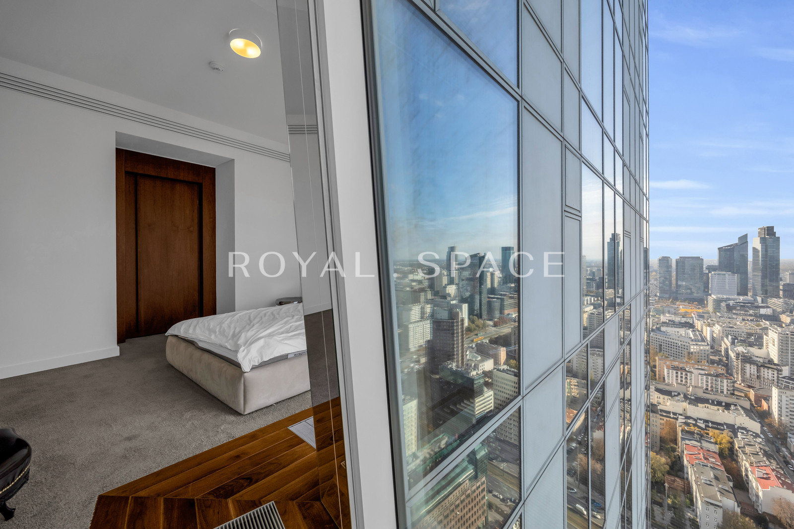 Prestigious High-Floor Apartment | Złota 44