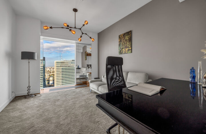 Prestigious High-Floor Apartment | Złota 44