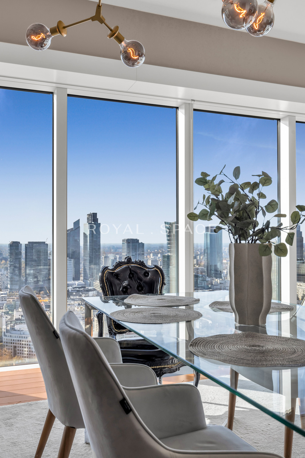 Prestigious High-Floor Apartment | Złota 44