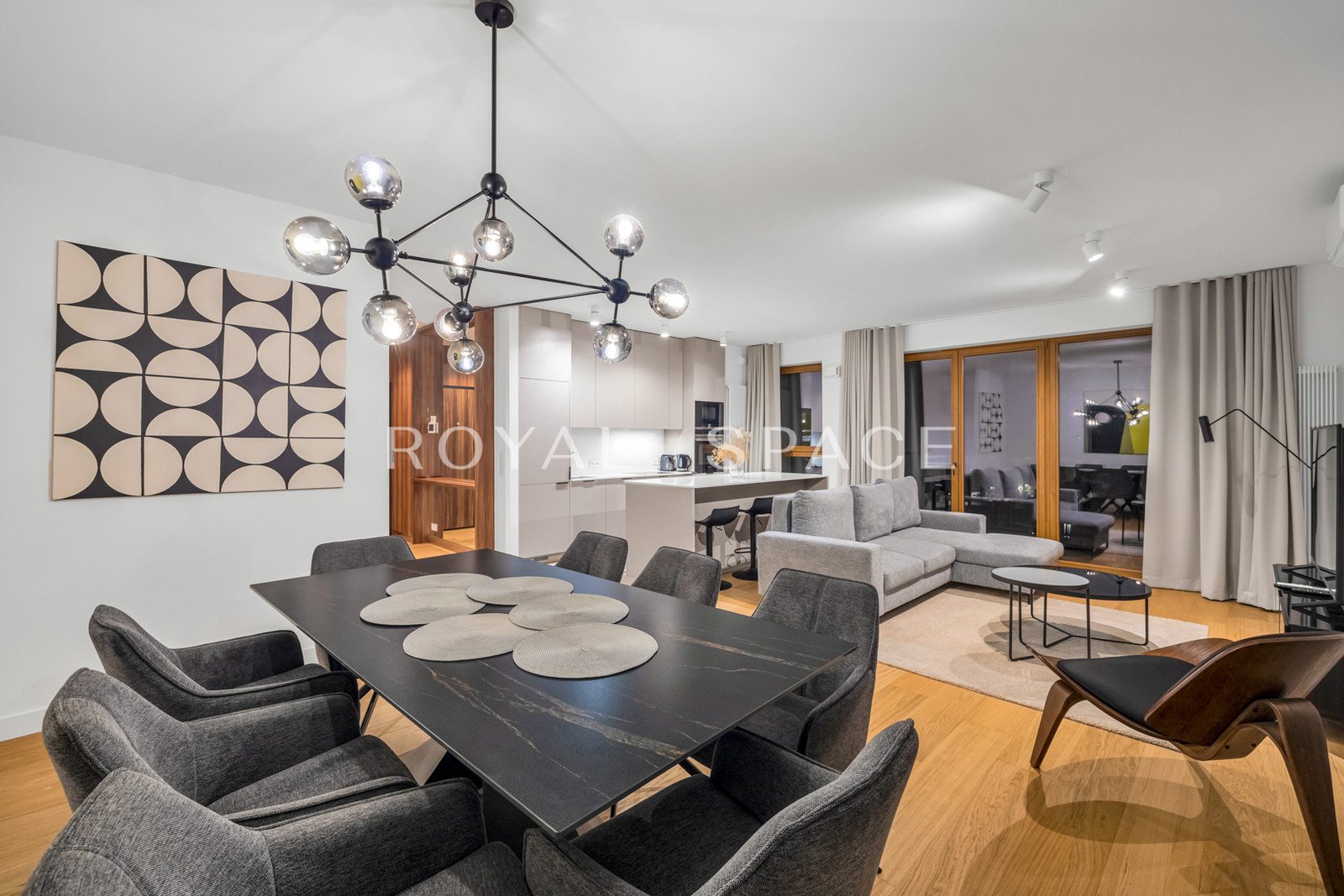 Люксовий просторий апартамент в оренду!