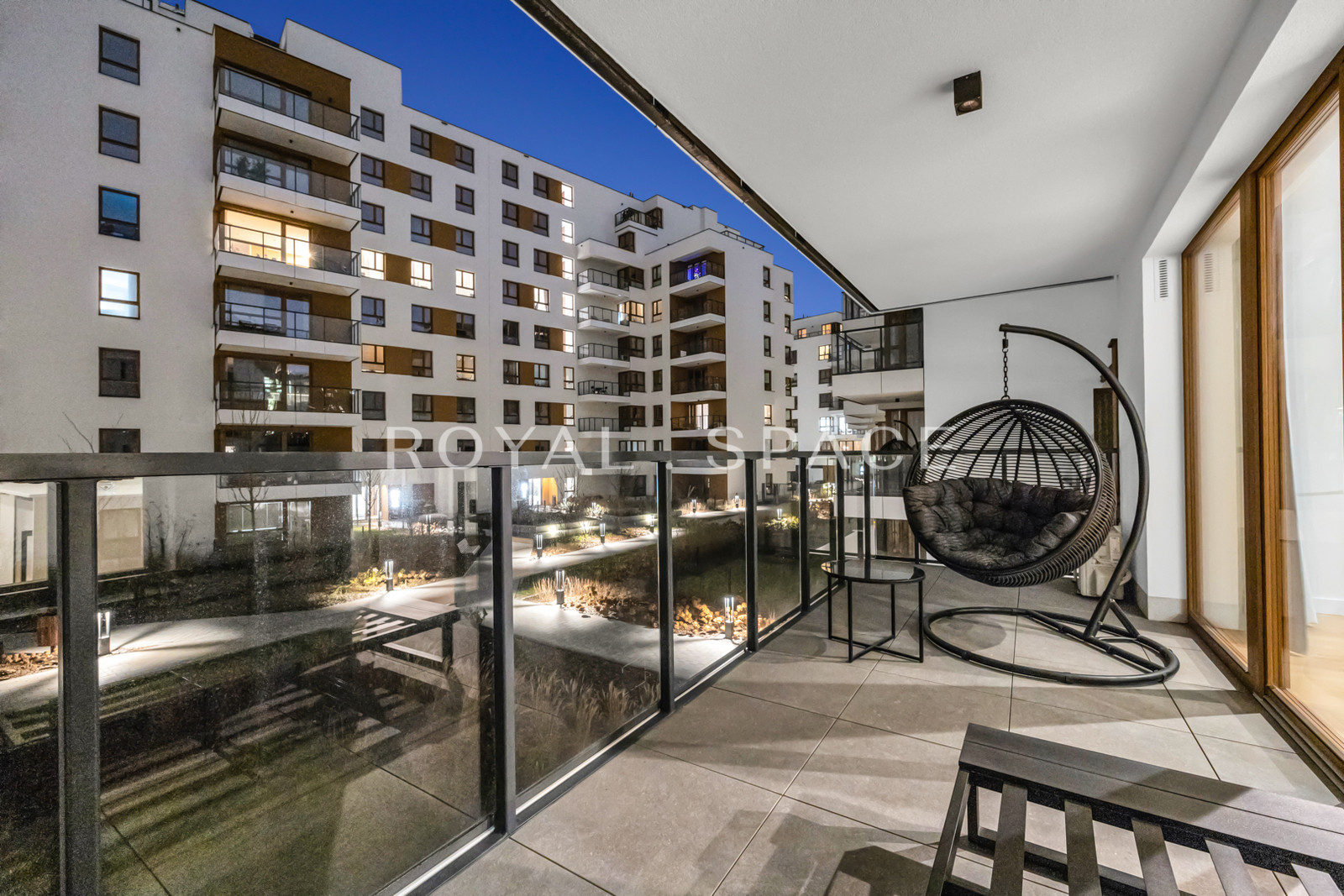 Люксовий просторий апартамент в оренду!