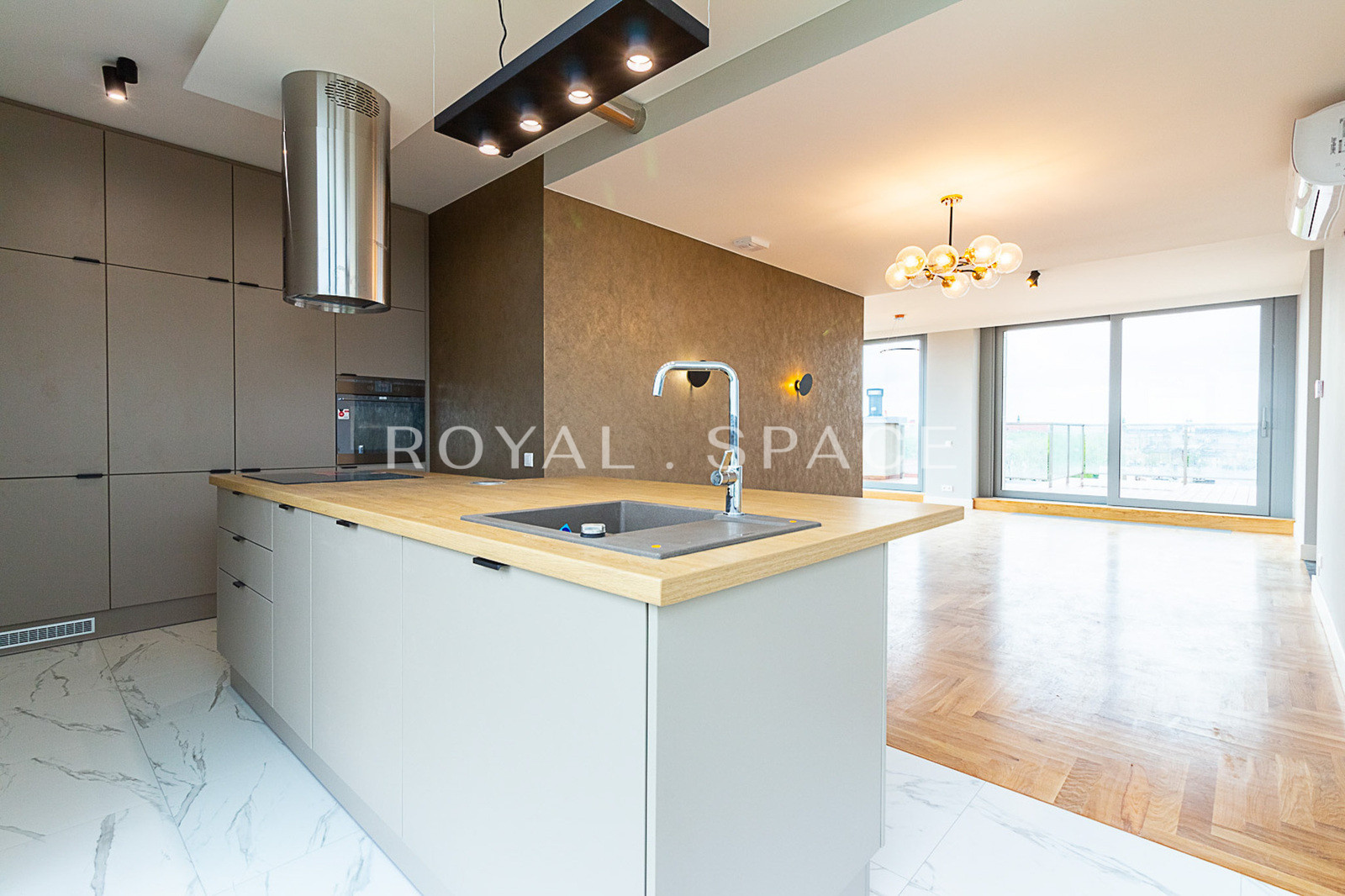 Penthouse overlooking the Wawel Castle