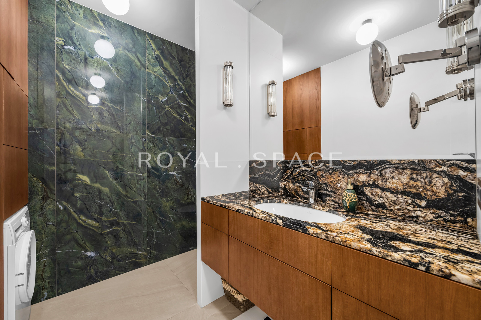 Верхний этаж отеля Emilii Plater с потрясающим видом!