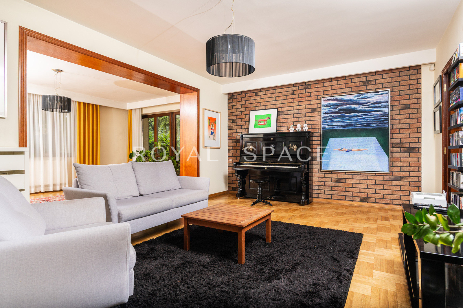 Затишний будинок з терасою та басейном!