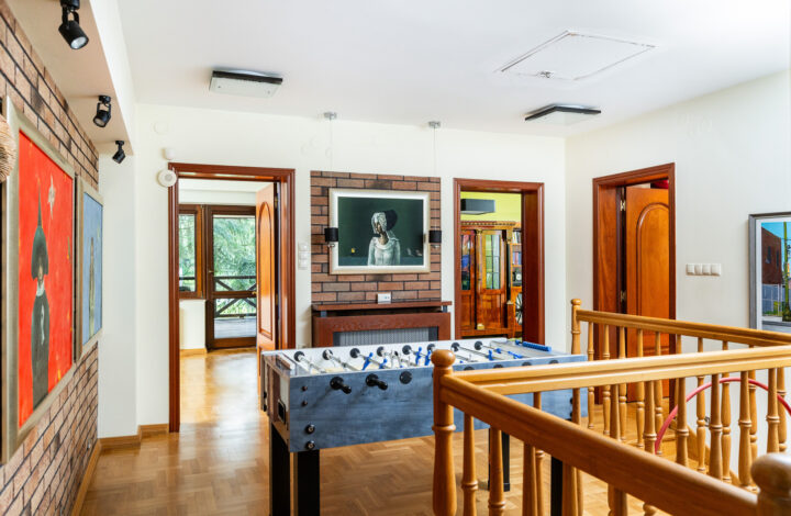 Затишний будинок з терасою та басейном!