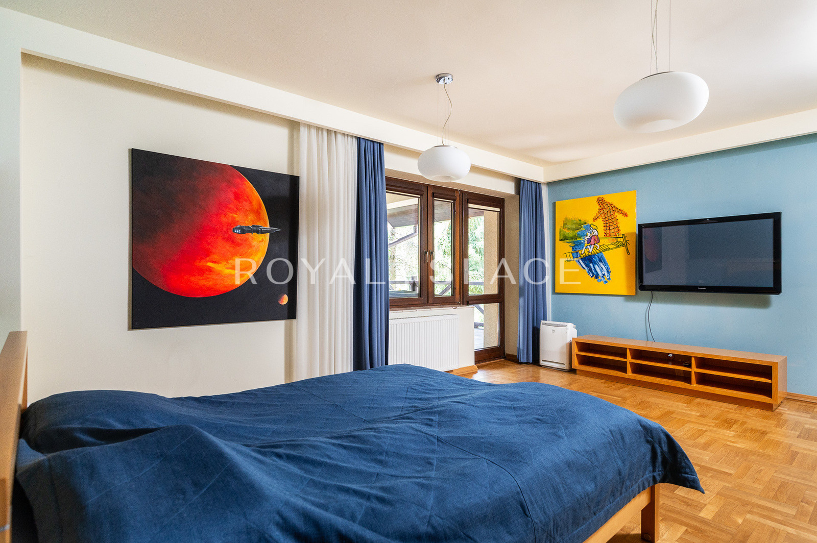 Затишний будинок з терасою та басейном!