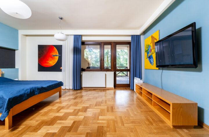 Затишний будинок з терасою та басейном!