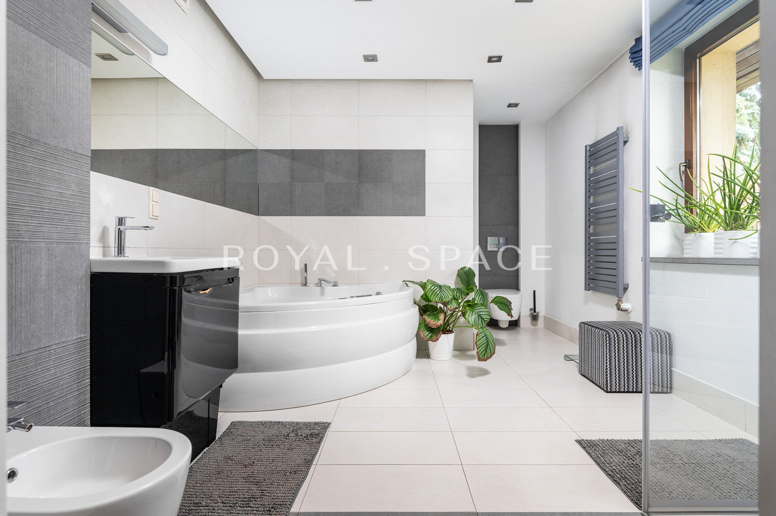 Затишний будинок з терасою та басейном!