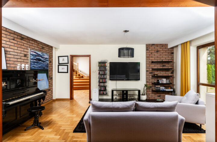 Затишний будинок з терасою та басейном!