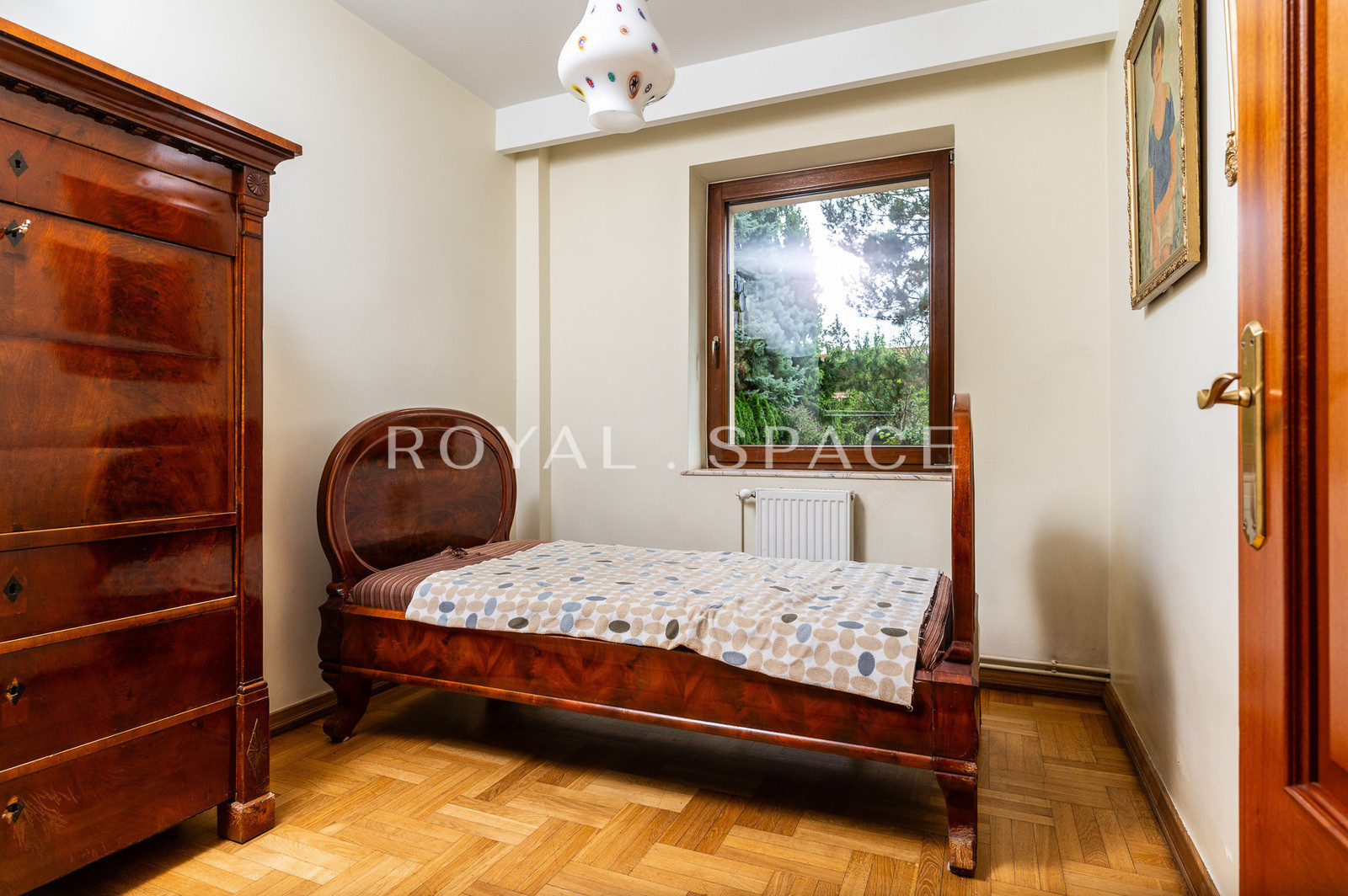 Затишний будинок з терасою та басейном!