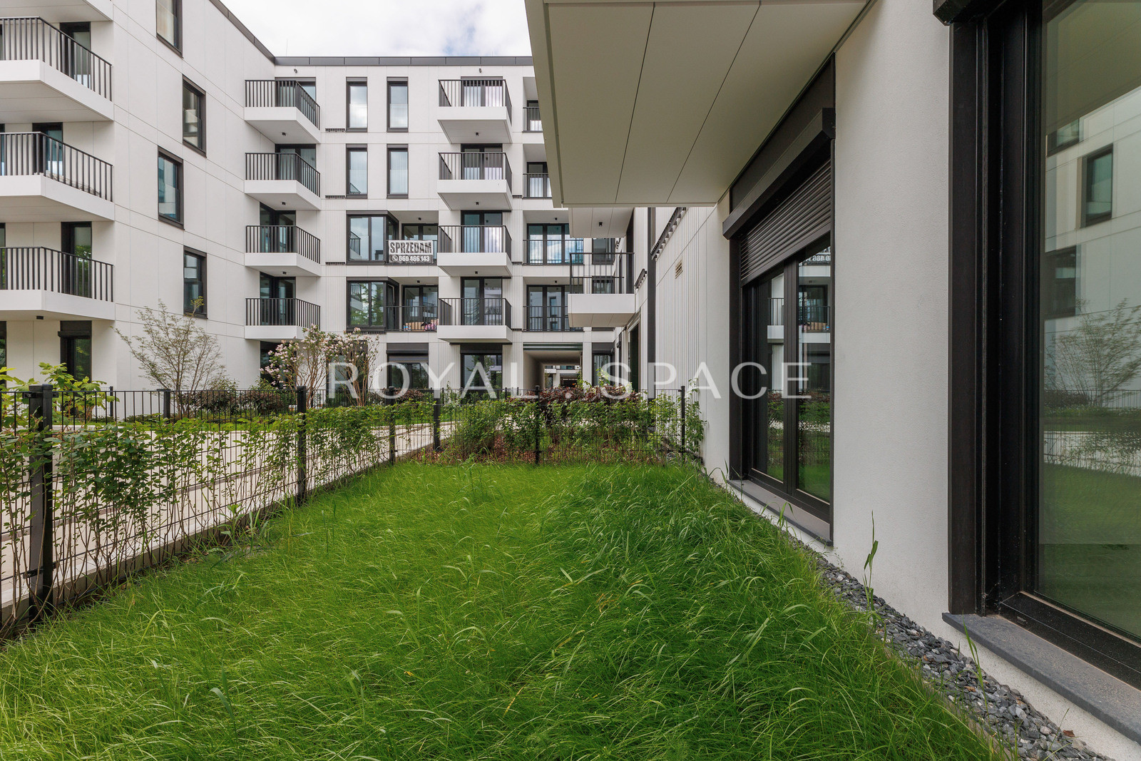 Modern flat with high ceilings at Młyny Mogilska!
