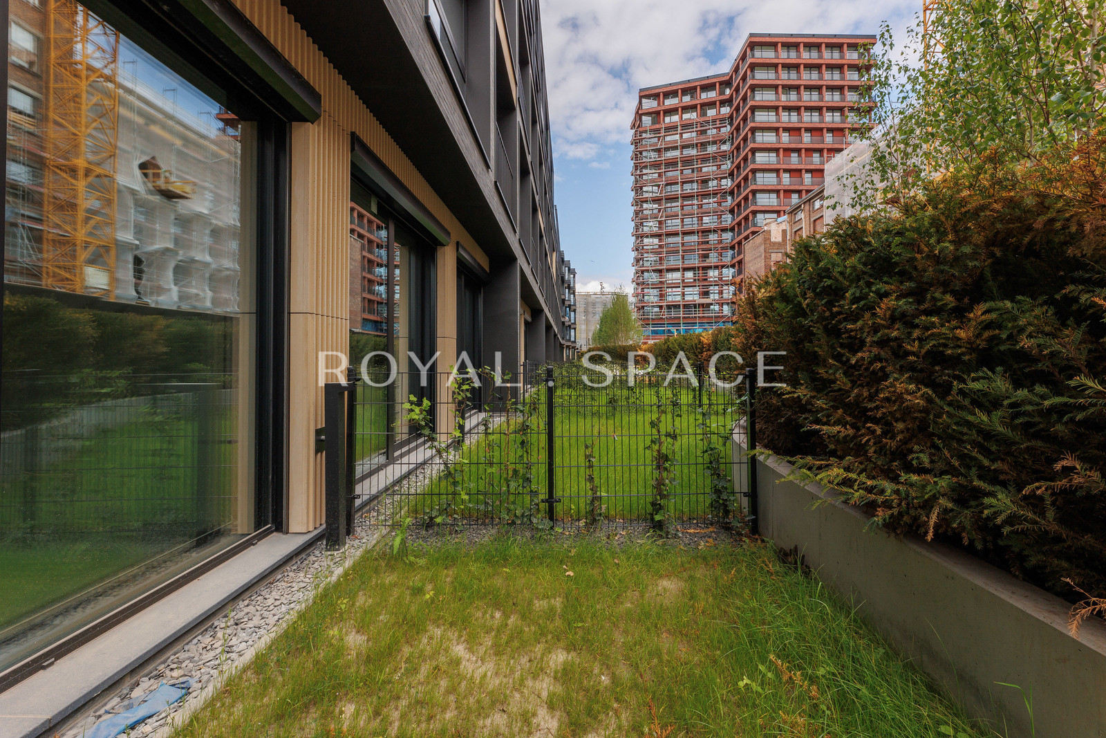 Modern flat with high ceilings at Młyny Mogilska!