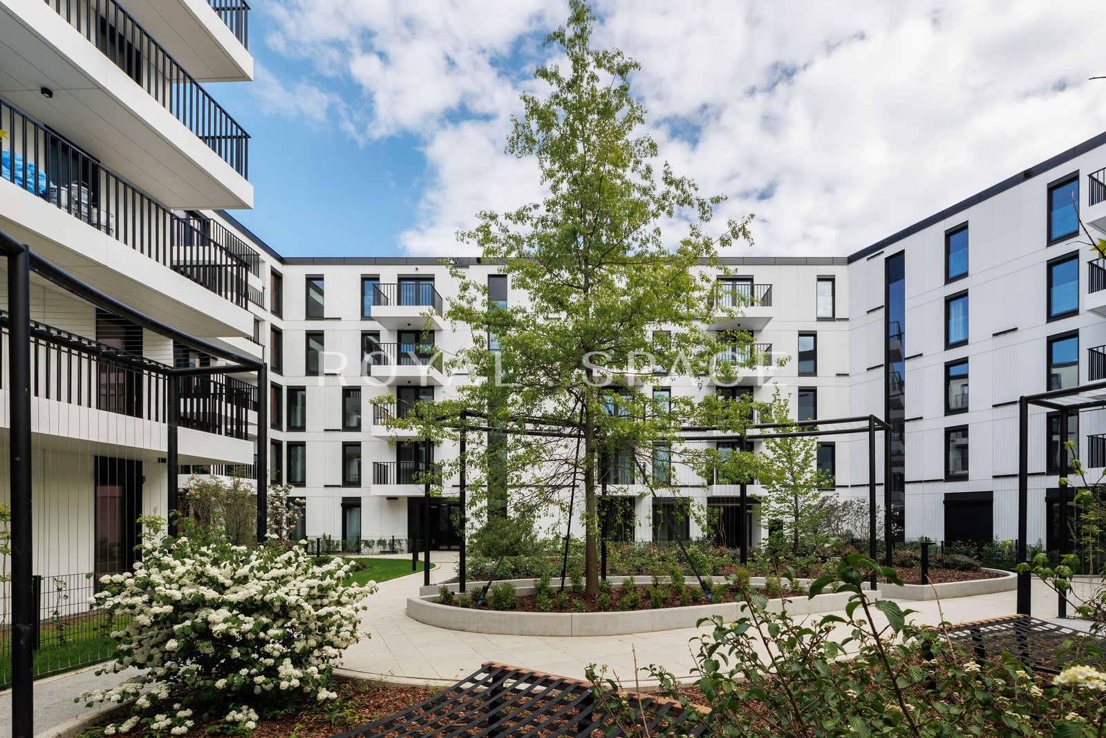 Modern flat with high ceilings at Młyny Mogilska!