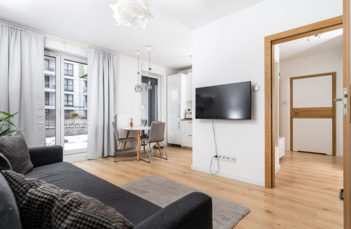 Jasny apartament z ogródkiem | Zabłocie