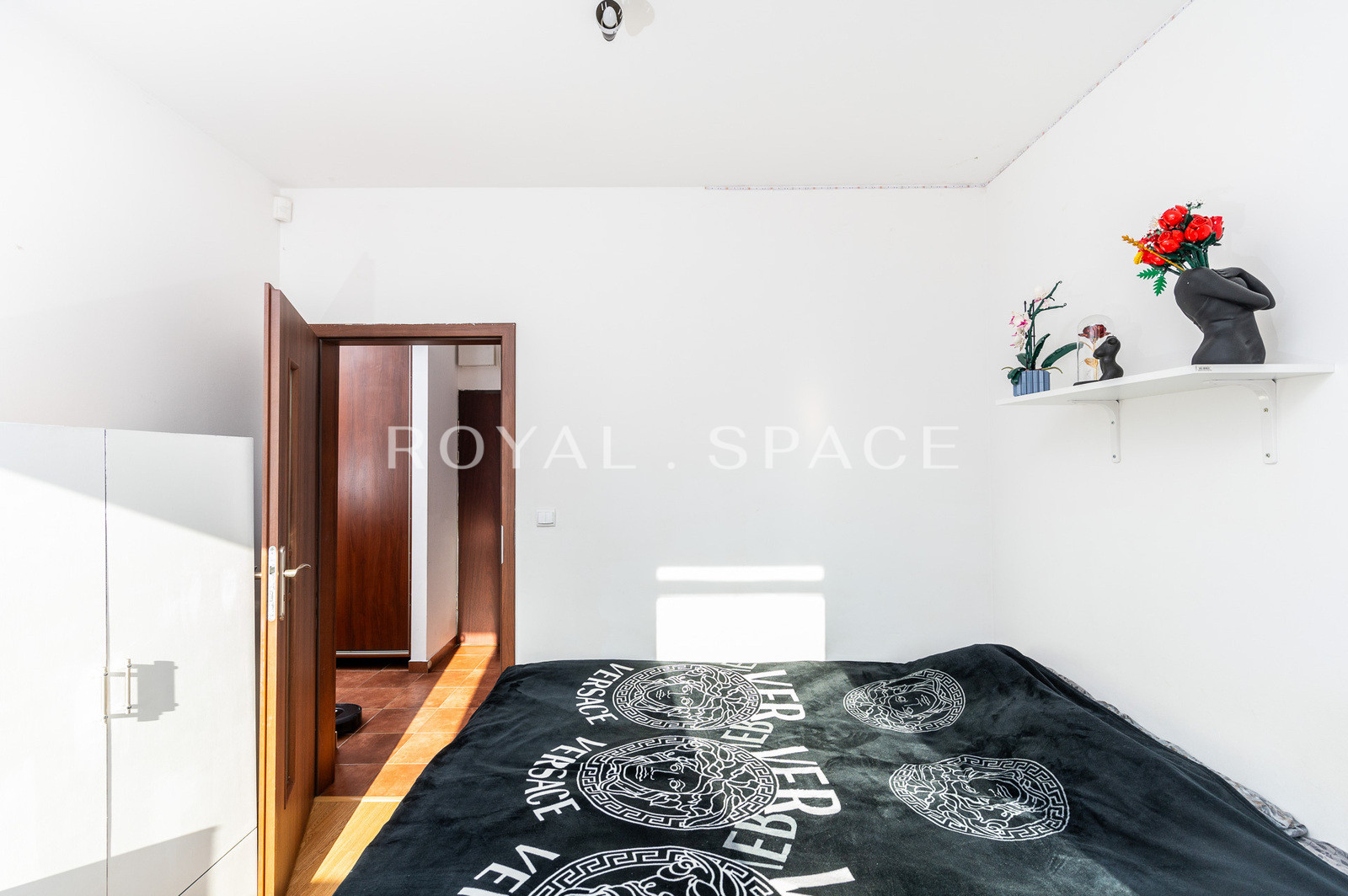 Sunny apartment next to the UJ Campus!