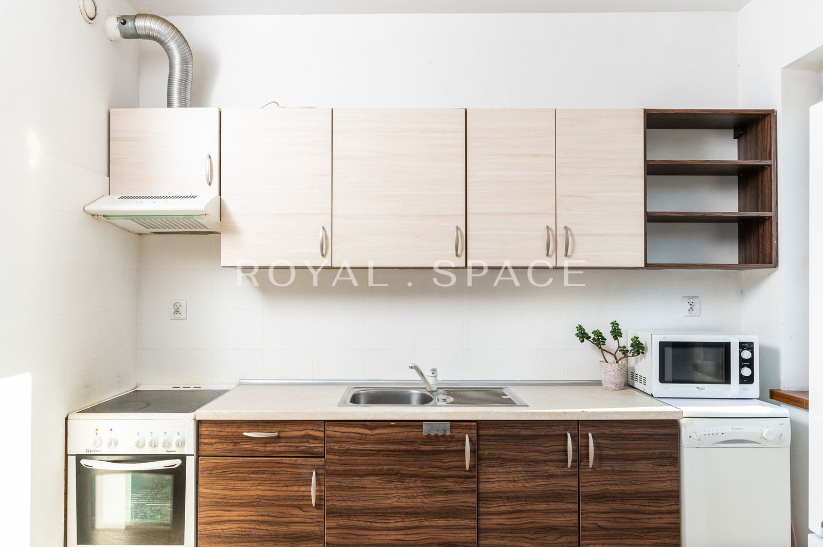 Sunny apartment next to the UJ Campus!
