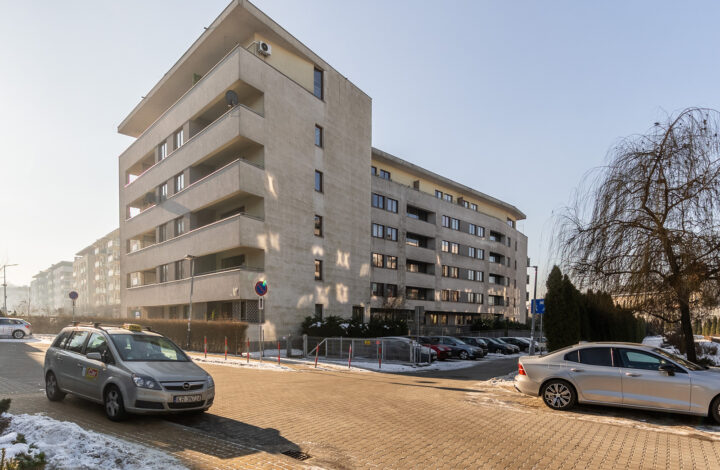 Sunny apartment next to the UJ Campus!