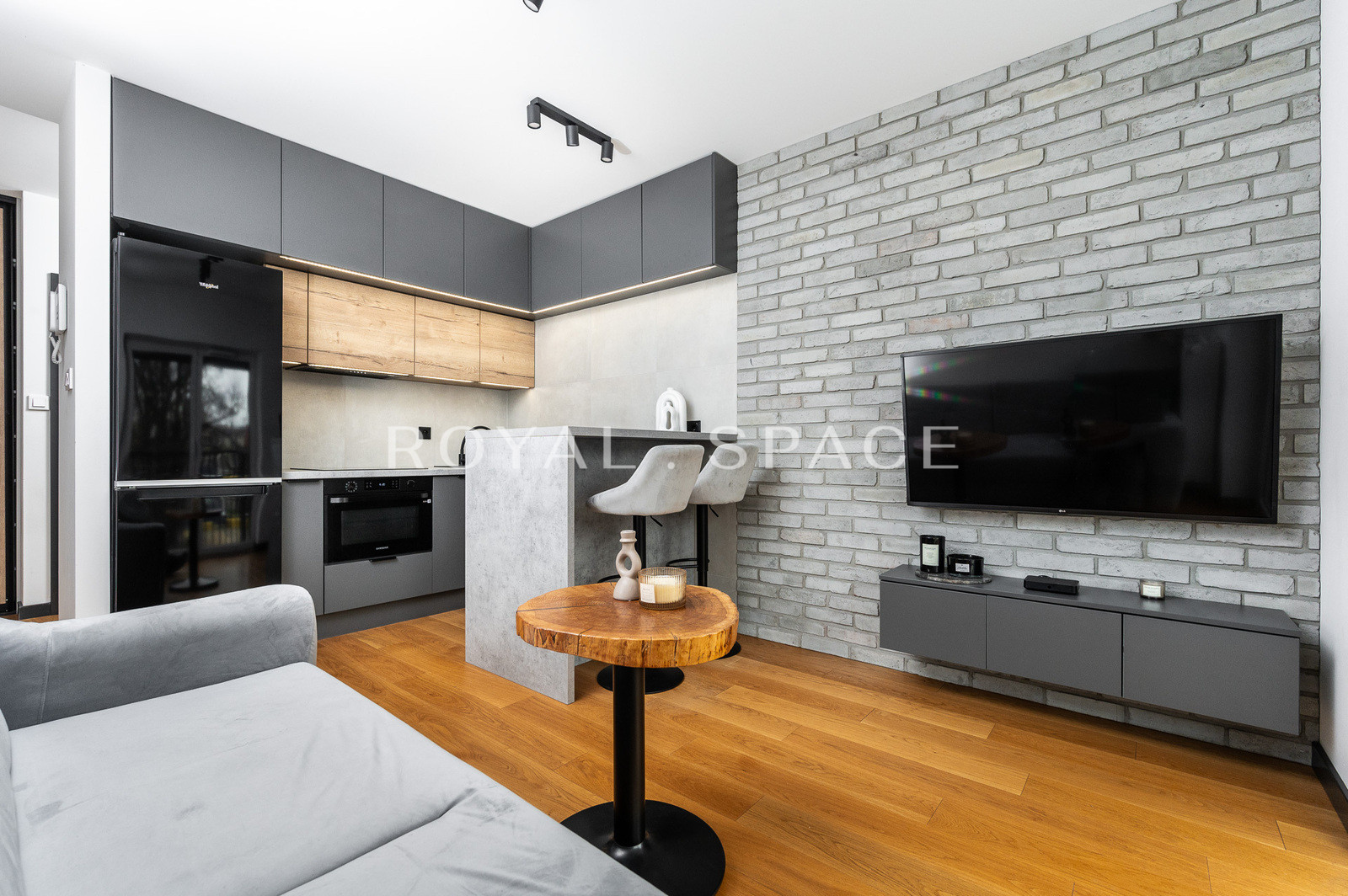 Bright apartment with parking! | Salsa Lokum