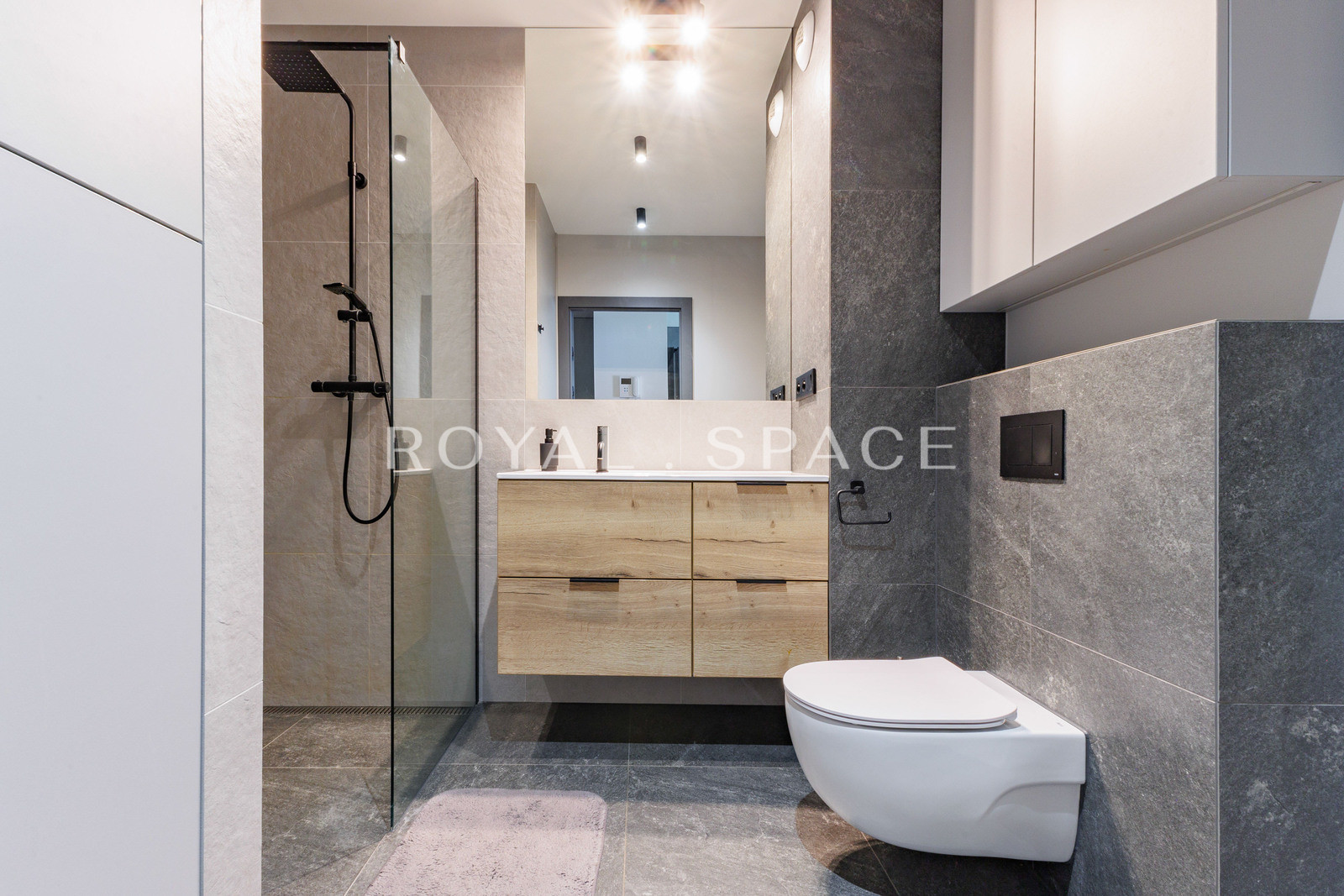 Bright apartment with parking! | Salsa Lokum