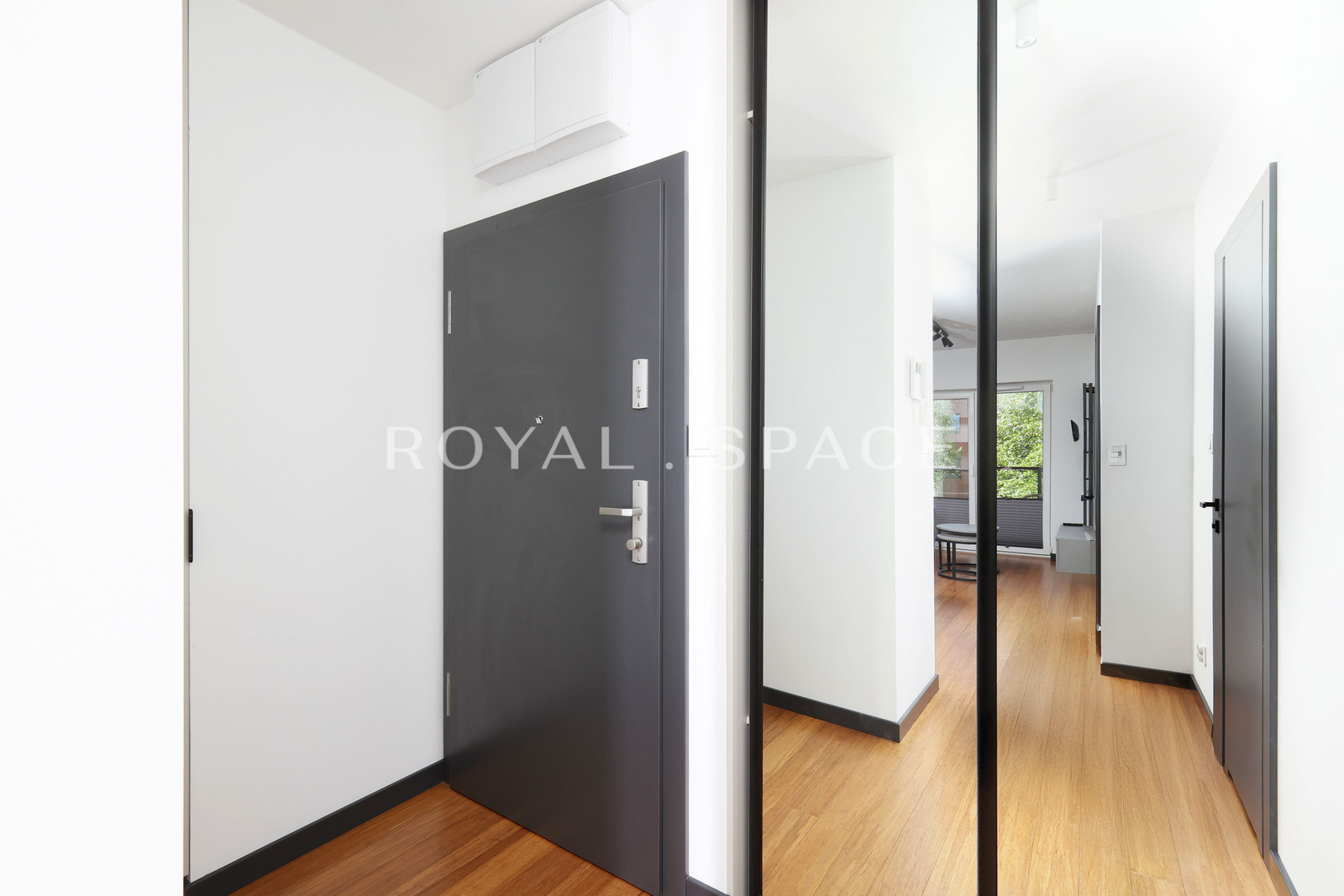 Bright apartment with parking! | Salsa Lokum