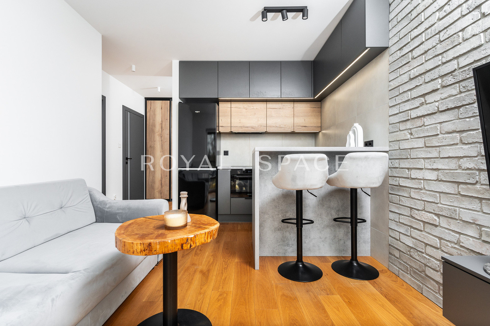 Bright apartment with parking! | Salsa Lokum