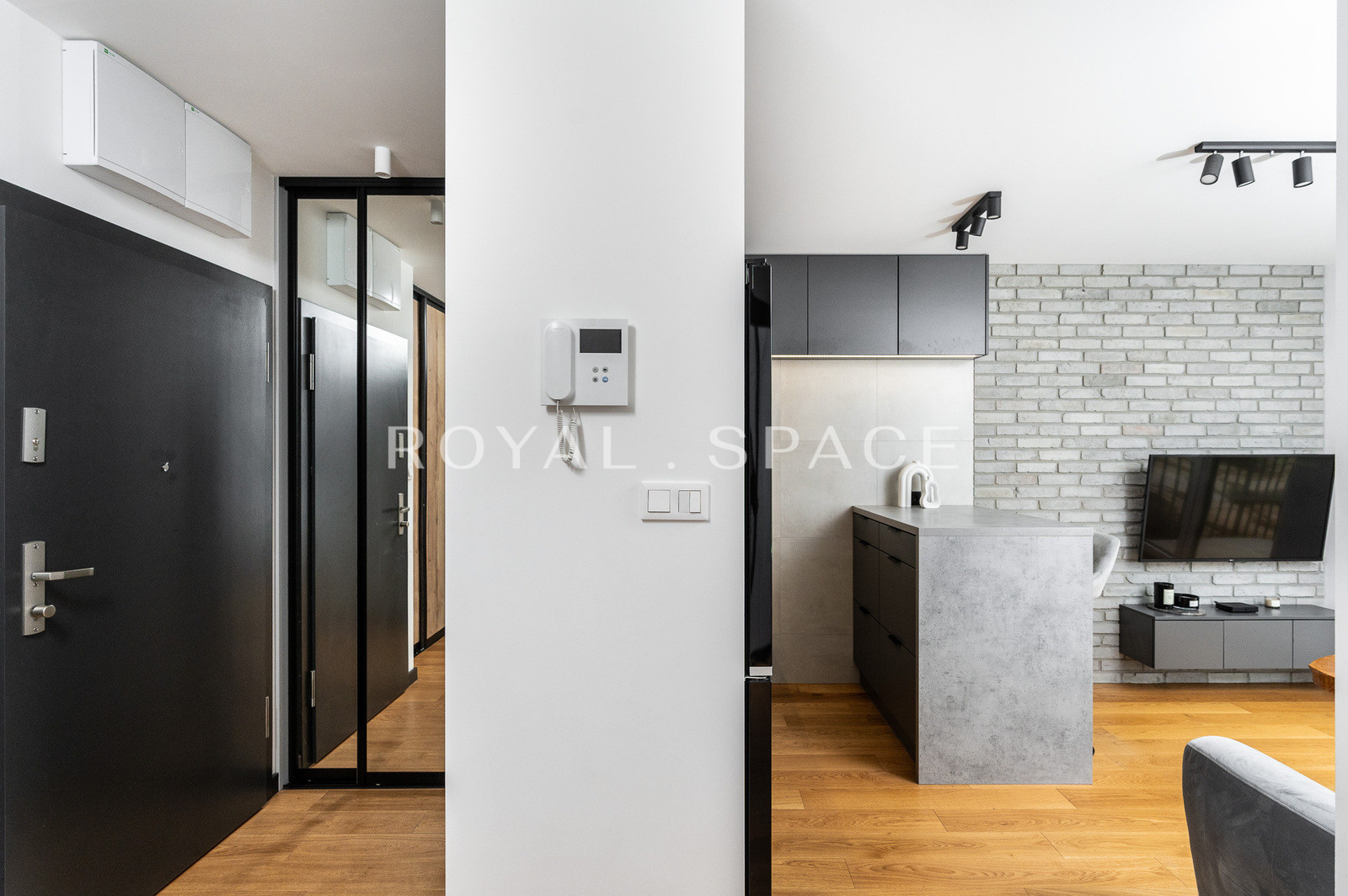 Bright apartment with parking! | Salsa Lokum