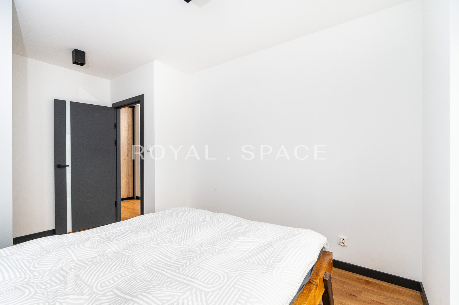 Bright apartment with parking! | Salsa Lokum