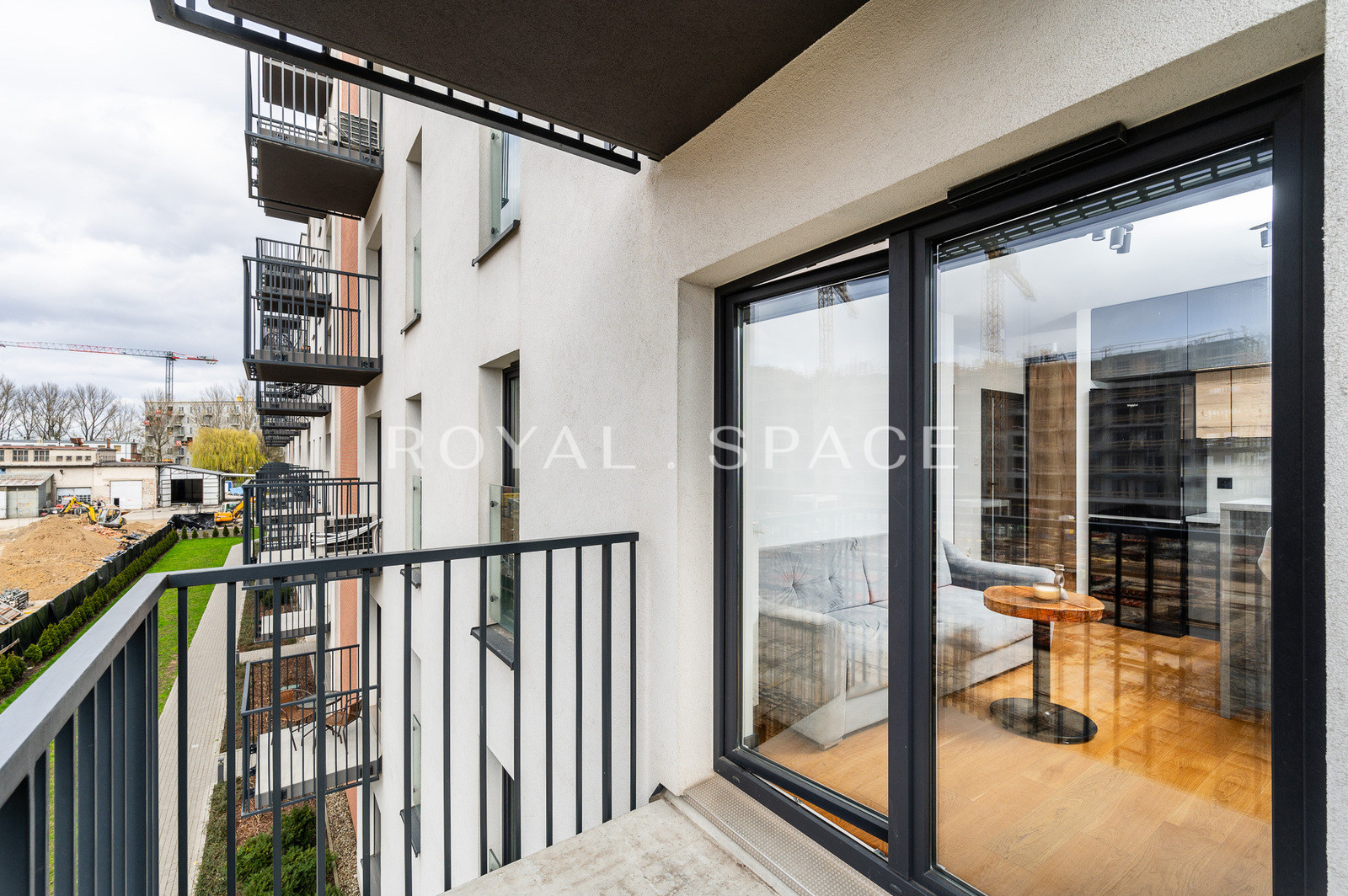 Bright apartment with parking! | Salsa Lokum